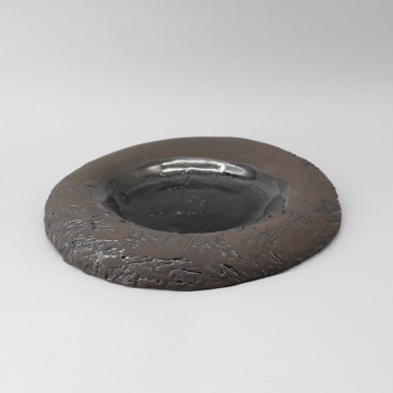 Assiette creuse noire "écorce"