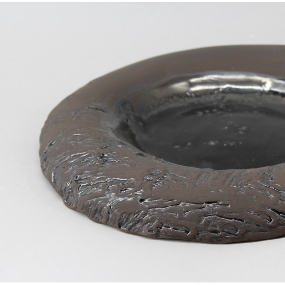 Assiette creuse noire "écorce"