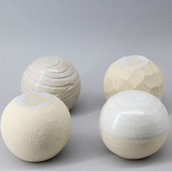 Présentoir boule grès blanc