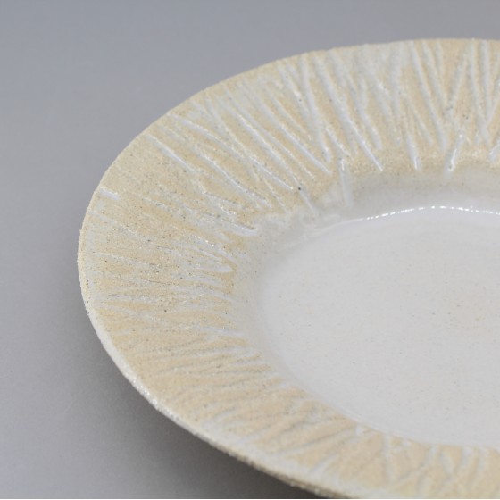 Assiette plate gravée