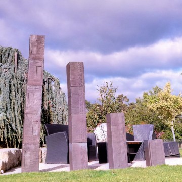 Sculpture "Monolithe" sur-...